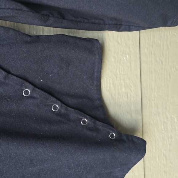 Harper And Ivy Black Long Sleeve Asymmetrical Snap  Crop Top XL NWOT - Picture 4 of 5